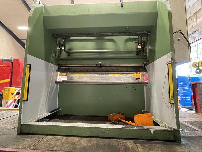 Used BRUGT KANTPRESSE FABRIKAT LVD, MODEL PP 100
