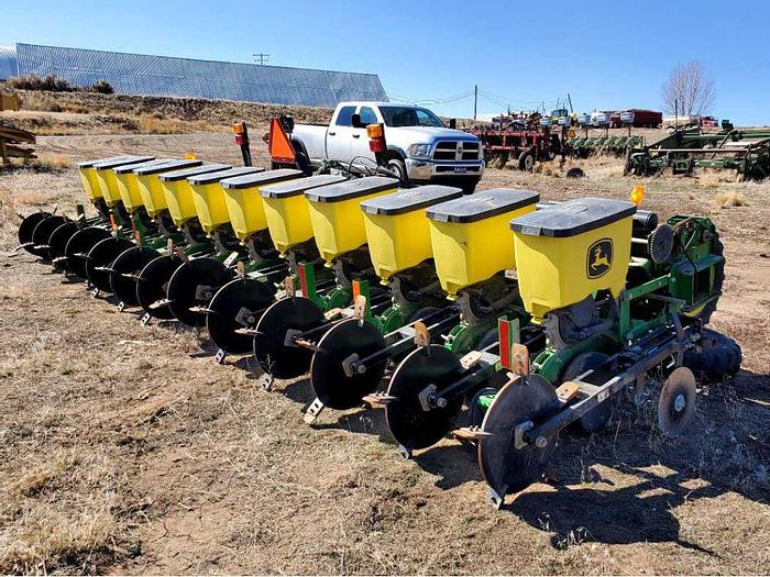 Used 12R22 John Deere 1735 Beet Planter