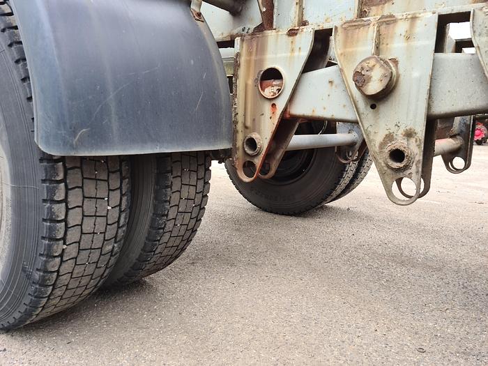 Used 1980 2 axle gooseneck container chassis  steel suspension drum brakes freuhauf