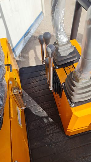 2022 Mini Excavator XN08 - 880 kg.
