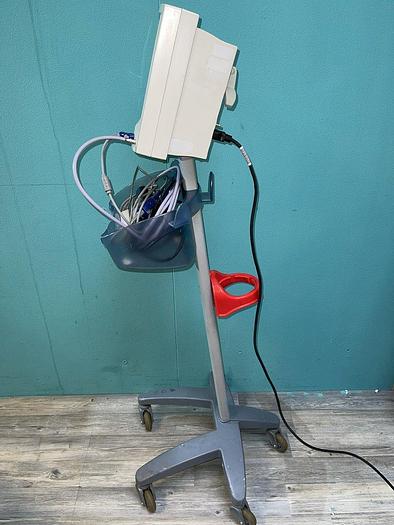 Gebraucht Datascope Accutorr Plus Patientenmonitor auf Trolley mit Blutdruckmanschette und SpO2 Fingersensor