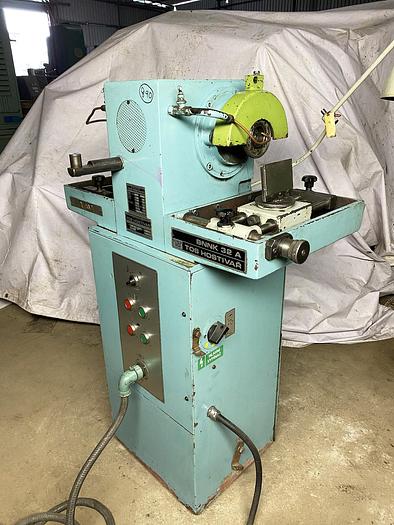 Used TOS BNNK32A Tool Grinding Machine