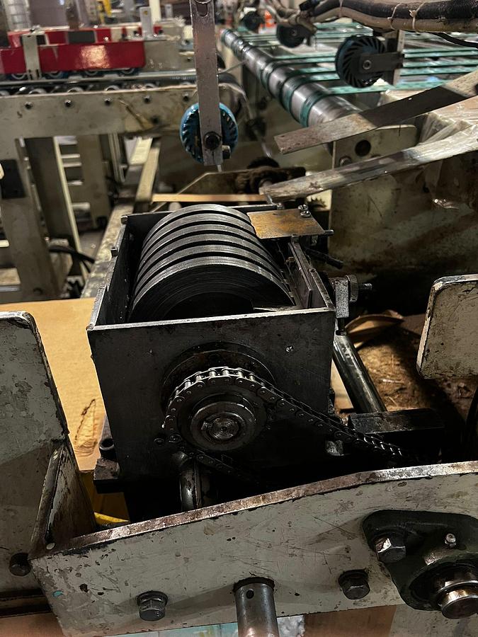 Used 2 piece Gluer machine with glue wheel