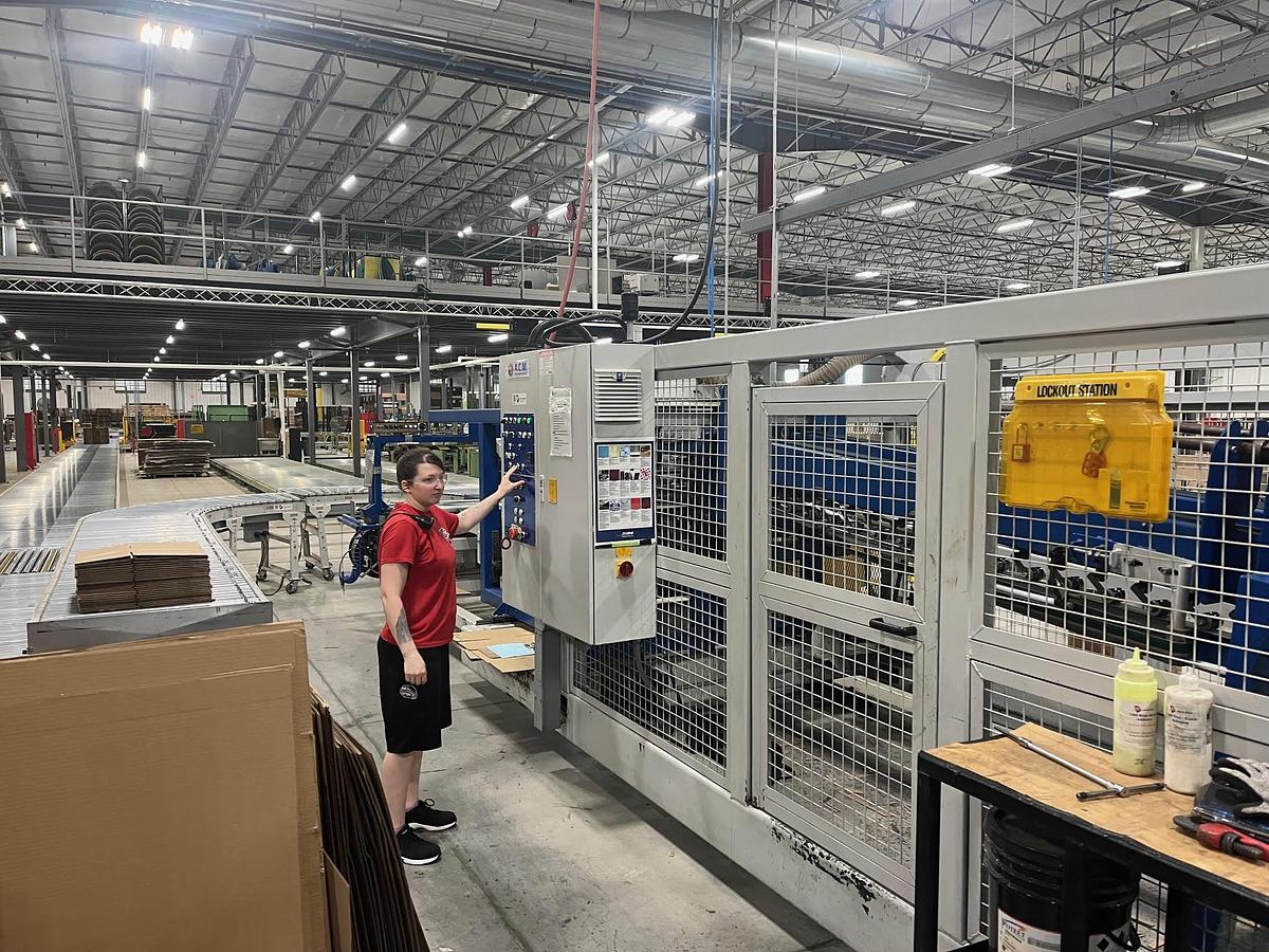 Used 35″ x 78″ Hooper Flexo Folder Gluer with upgraded Folding section and Top loading counter ejector.