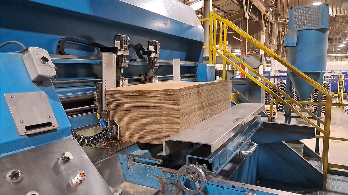 Used 37″ x 98″ McKinley 4 color Flexo Folder Gluer