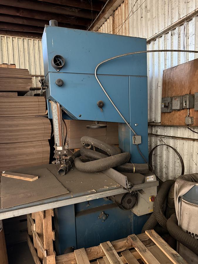Used RJE vertical corrugated bandsaw