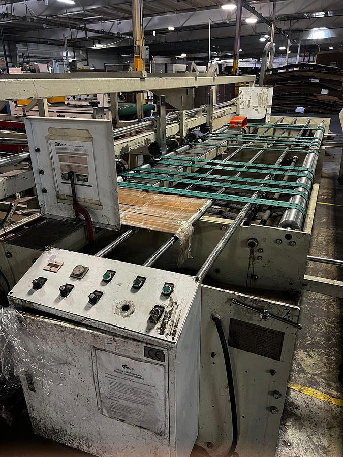 Used 2 piece Gluer machine with glue wheel