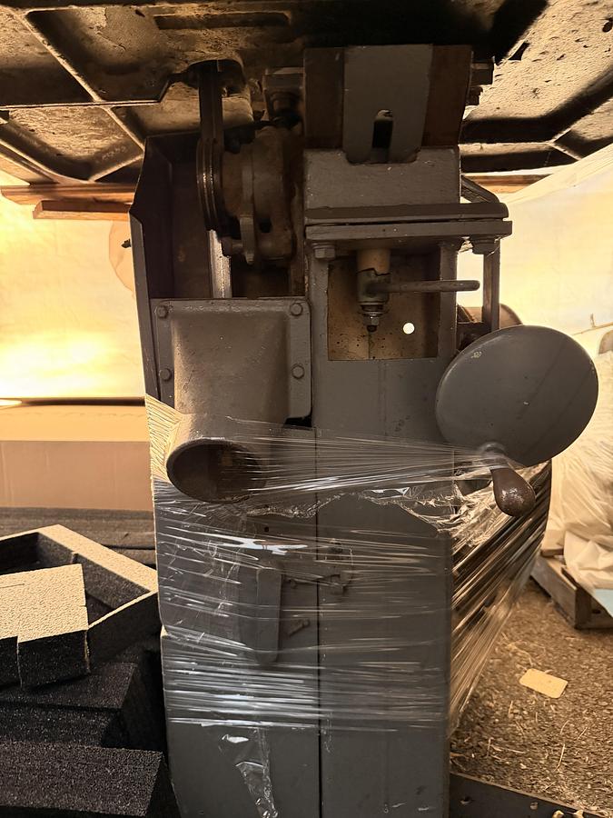 Used DoAll  36-Q Vertical Bandsaw