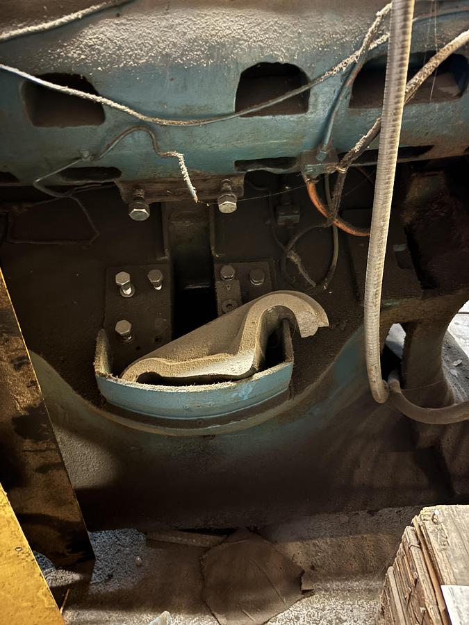 Used 38″ x 54″ Thomson Clamshell Die Cutter