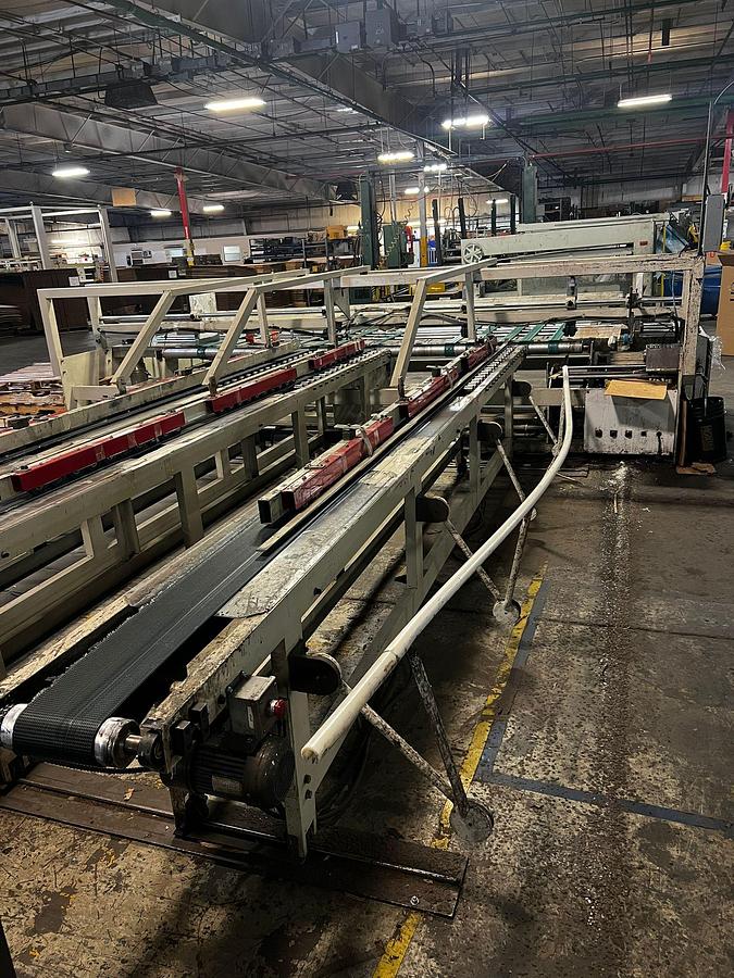 Used 2 piece Gluer machine with glue wheel