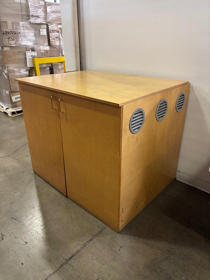 Used 87" x 120" Kongsberg Sampletable XL44