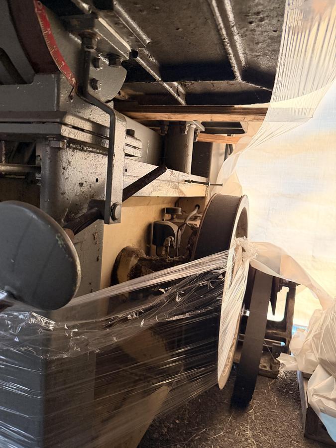 Used DoAll  36-Q Vertical Bandsaw