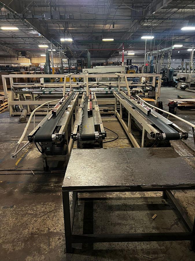 Used 2 piece Gluer machine with glue wheel