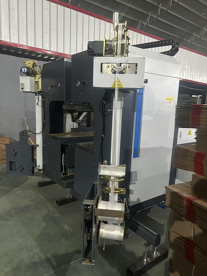 Matchbox Squaring Strapper with PE material