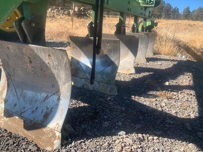 Used John Deere 965 Switch Plow - 5 Bottom