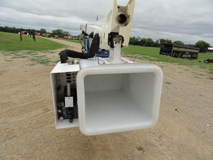 Used 2014 skylift/ versalift SUPER ARBORIST 53/VST521