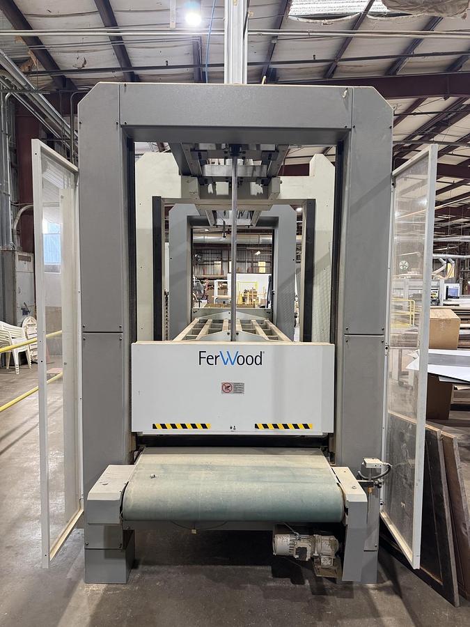 Used 2006 COMIL Feed Through Case Clamp