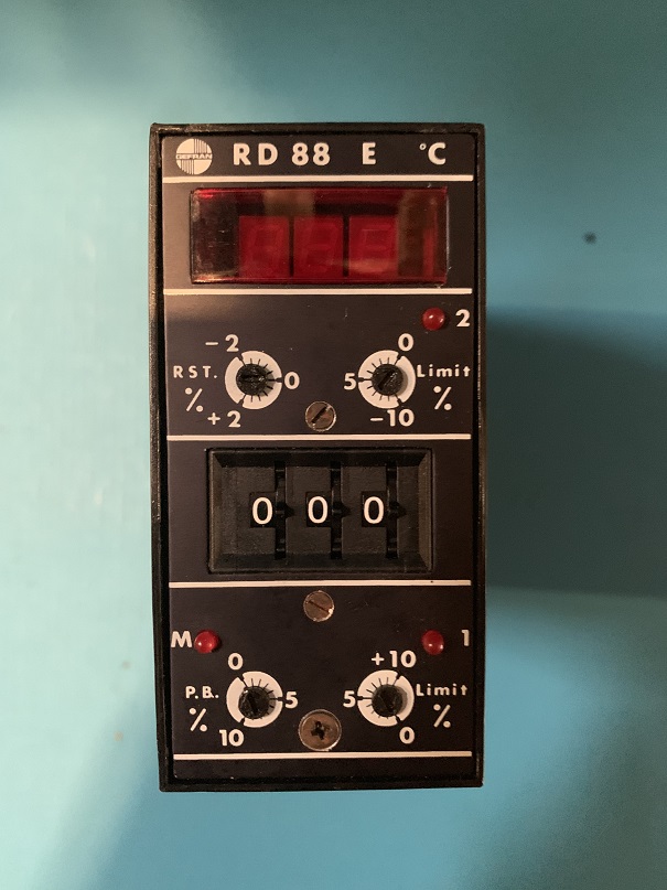 Used temperature regulator gefran rd88e