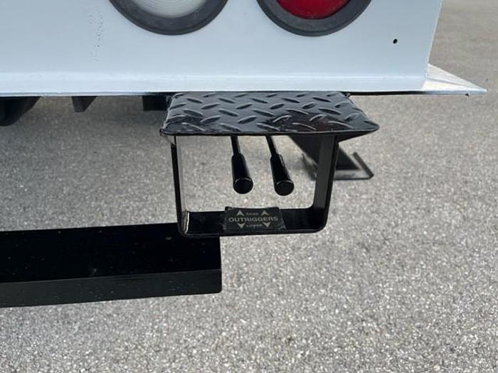 Used Altec AM900 72ft 2-Man Bucket Boom on 2005 International 4400 Flatbed Truck - C02875