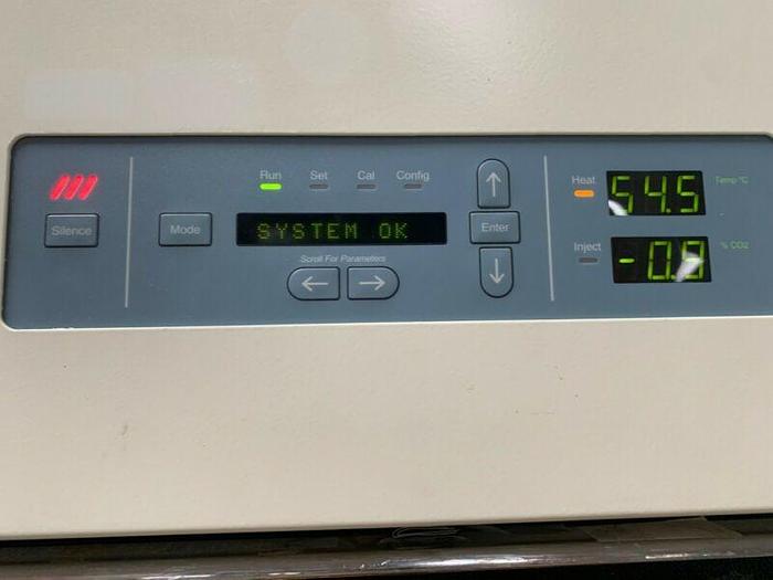 Used Thermo Scientific 29 CuFT CO2 Incubator Temp Range 5C°- 60C°