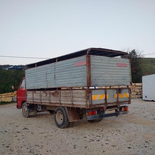 Usado 1983 TOYOTA Dyna BU30 / 300 livestock truck