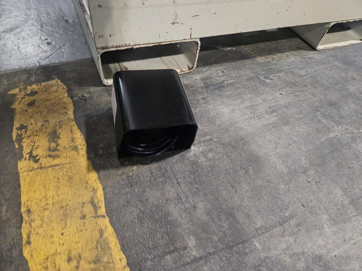 Used KF8500W LINEAR WEDGE AIR-OPERATED HOT STAMPING MACHINE PRESS... TESTED & RUNNING EXCELLENT 220V 1 Phase 