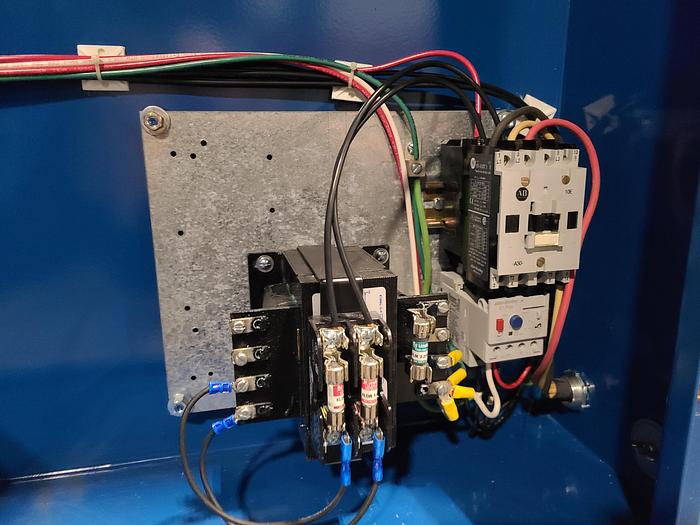 Used Donaldson Torit 4 Cartridge Dust Collector SDF 5 Hp 460 Volt 3 Phase with Checker Board