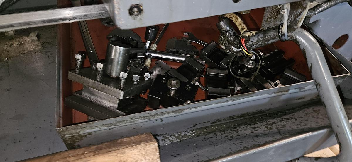 Used TOS TRENČÍN SN40C PRECISION ENGINE LATHE – MITUTOYO UDR-200 DRO – 3-JAW CHUCK – QUICK CHANGE TOOL POST – 220V / 3 PHASE