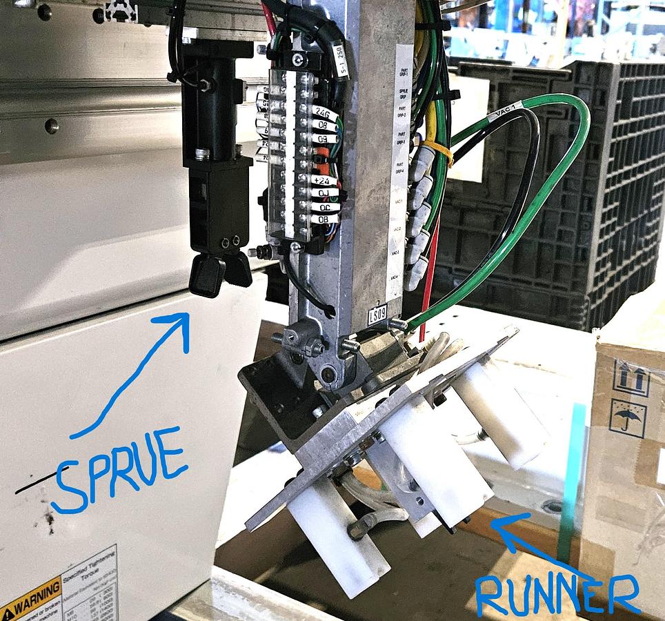 Refurbished YUSHIN RCII-150D-15-95 INJECTION MOLDING ROBOT Equipped with Dual-Arm Setup Factory Refurbished