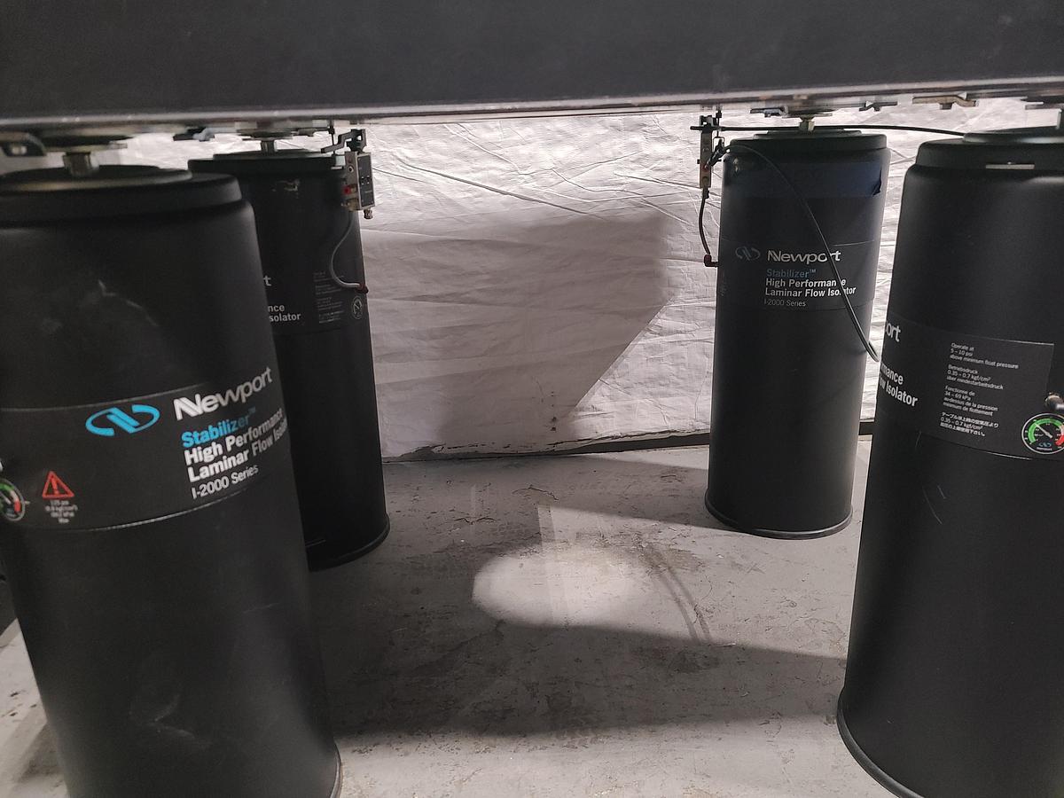 Used Newport RS2000 Sealed Hole Table Top with Tuned Damping and Legs