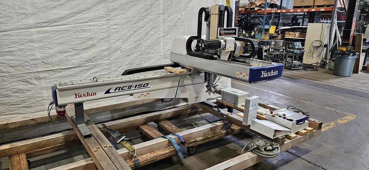 Used YUSHIN RCII-150D-15-95 INJECTION MOLDING ROBOT Factory Refurbished