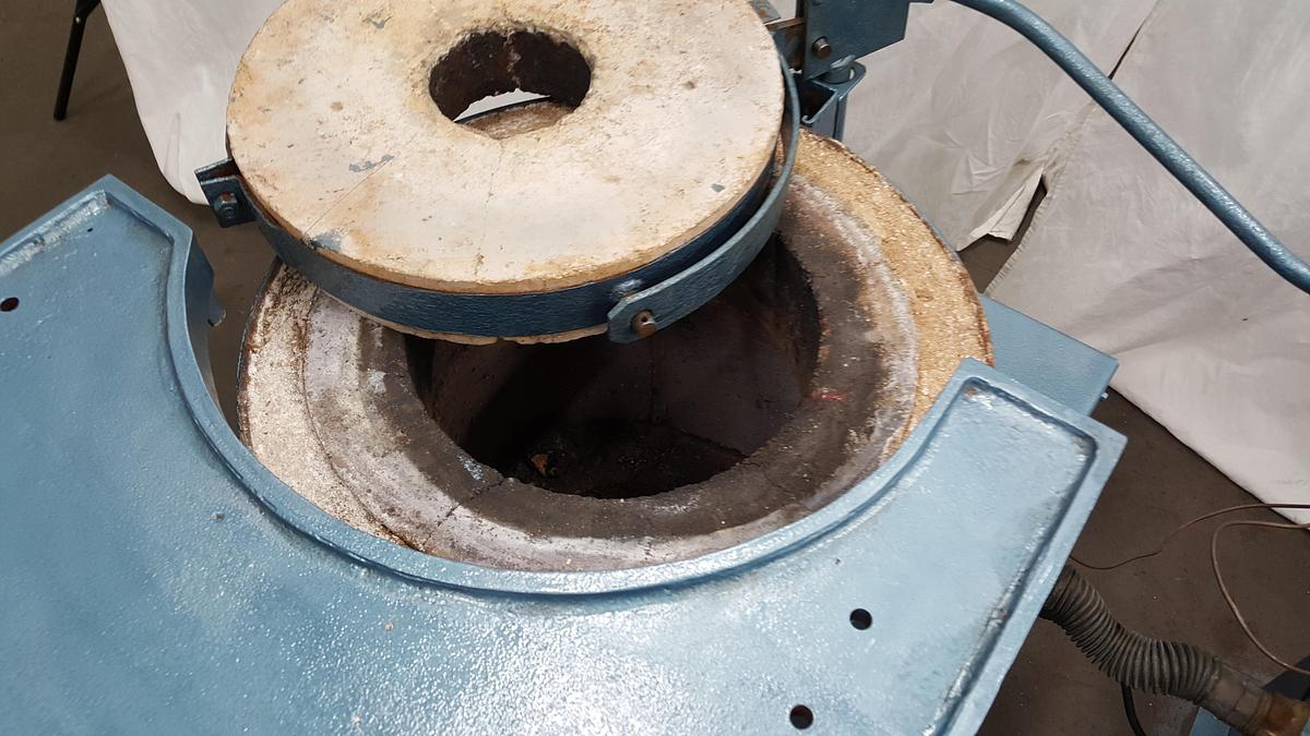 Used Speedy Melt Gas Fired Metal Foundry Melting Furnace Melt Gold Silver Brass Bronze