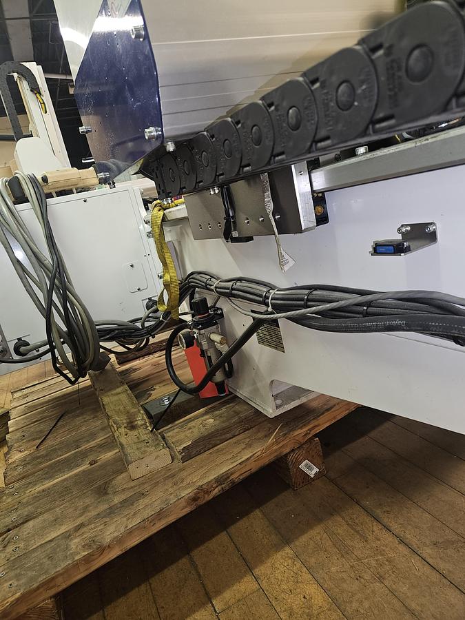 Used Yushin Robot for Injection Molding Machines