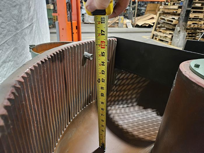 Used Ultramatic SVB 3.5 Cubic Ft Vibratory Tumbler Finishing Machine with Automatic Separation (wired 115V) Pristine Condition!