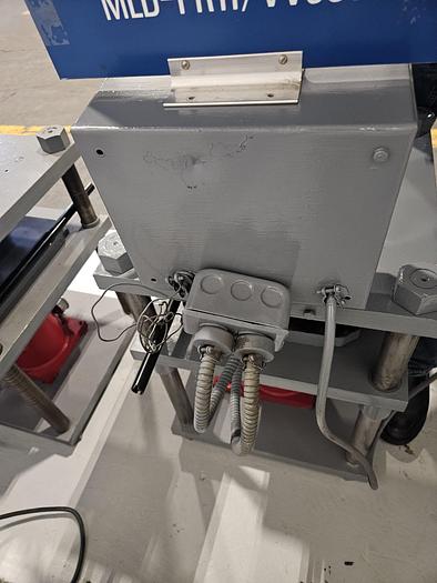 Used 12 inch Hydraulic Vulcanizer with Gauge Make Spin Cast Rubber Molds Romanoff Brand 220V 1Phase