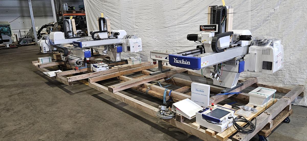Used YUSHIN RCII-150D-15-95 INJECTION MOLDING ROBOT Factory Refurbished