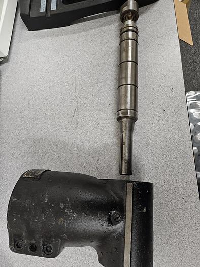 Used Right Angle Horizontal Milling Attachment for Bridgeport Mill 