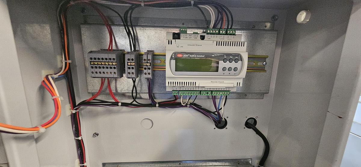 Used SCHREIBER MODEL 200AC INDUSTRIAL PROCESS CHILLER – 460V – CAREL pCO DIGITAL CONTROLLER – REMOTE CONTROLLER INCLUDED – TWO AVAILABLE