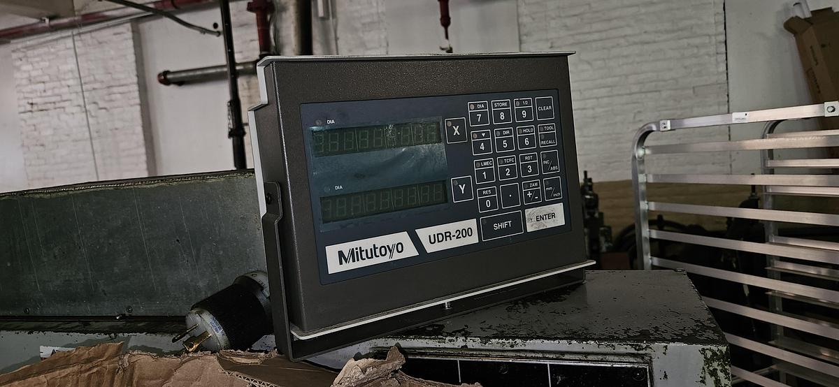 Used TOS TRENČÍN SN40C PRECISION ENGINE LATHE – MITUTOYO UDR-200 DRO – 3-JAW CHUCK – QUICK CHANGE TOOL POST – 220V / 3 PHASE