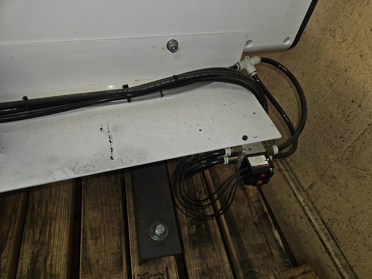 Used Yushin Robot for Injection Molding Machines