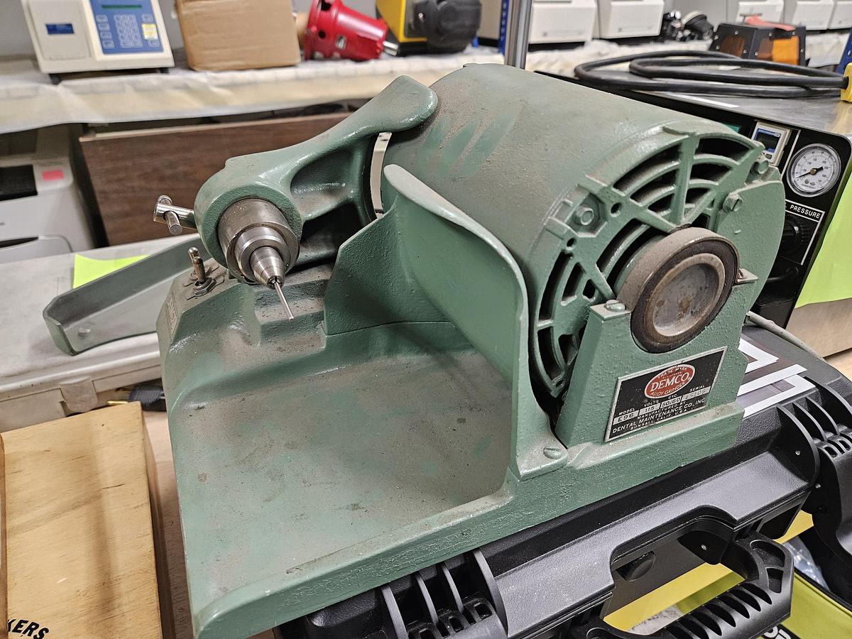 Used DEMCO Belt Drive Grinder Mini Polishing Machine Spindle Grinder 110V
