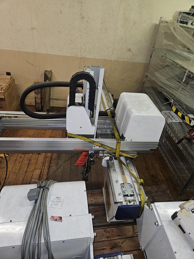 Used Yushin Robot for Injection Molding Machines