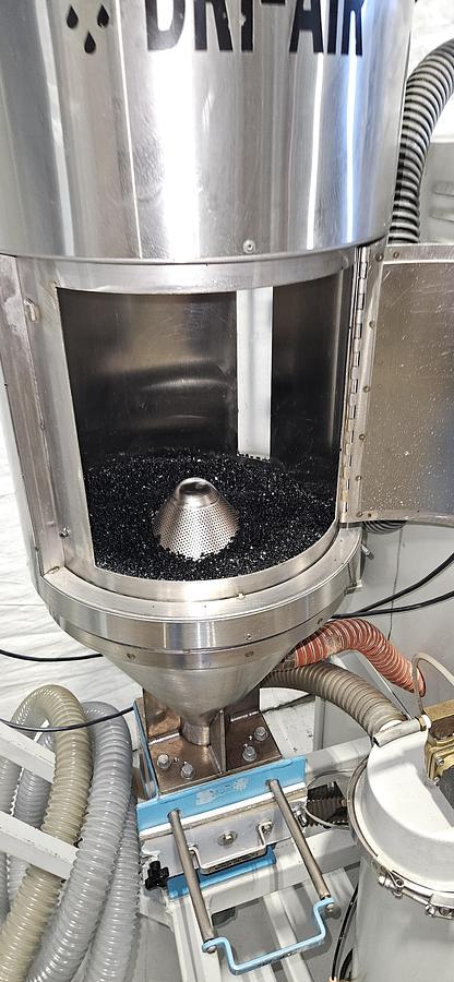 Used DRI-AIR HP4-X 35 FM HIGH-TEMPERATURE DESICCANT RESIN DRYER – RH60 STAINLESS STEEL HOPPER – ADVANCED CONTROL – NO-SPILL RECEIVER – 480V / 3 PHASE