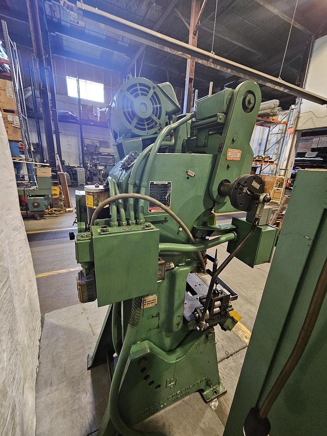 Used 27 Ton L&J Punch / Trim Press Air Clutch Air Brake 2" Adj. with Palm Buttons
