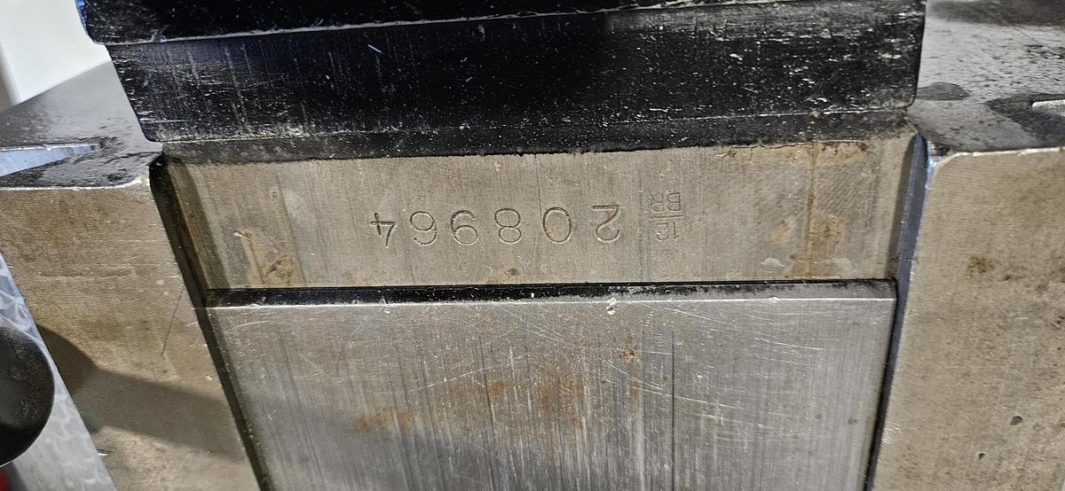 Used BRIDGEPORT SERIES I 2HP VERTICAL MILL – PROTOTRAK MX2 2-AXIS CNC / CONVERSATIONAL CONTROL – POWER FEED – VISE – COLLETS – 480V 3 PHASE – RUNNING