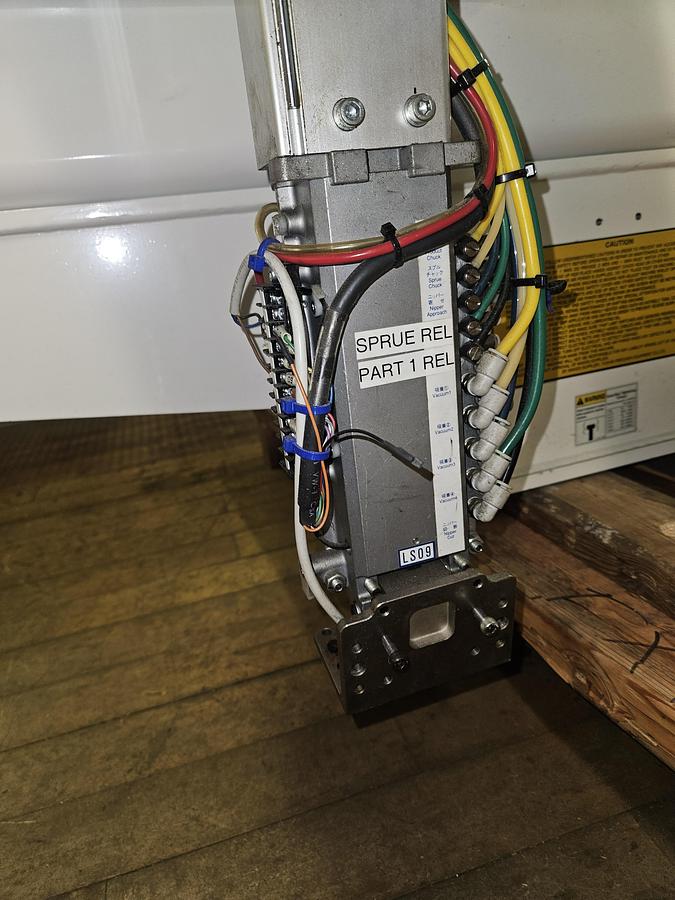 Used Yushin Robot for Injection Molding Machines