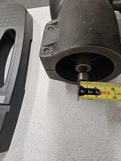 Used Right Angle Horizontal Milling Attachment for Bridgeport Mill 