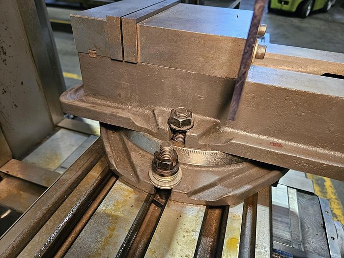 Used Clark Variable Speed Milling Machine DRO Power Feed Rotating Vise & Collets