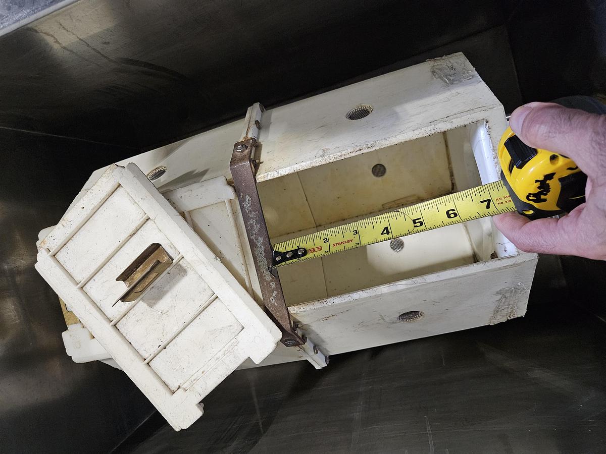 Used Greco Wet Tumbler Rotary Finishing Machine Polish Metal Automatically 110V