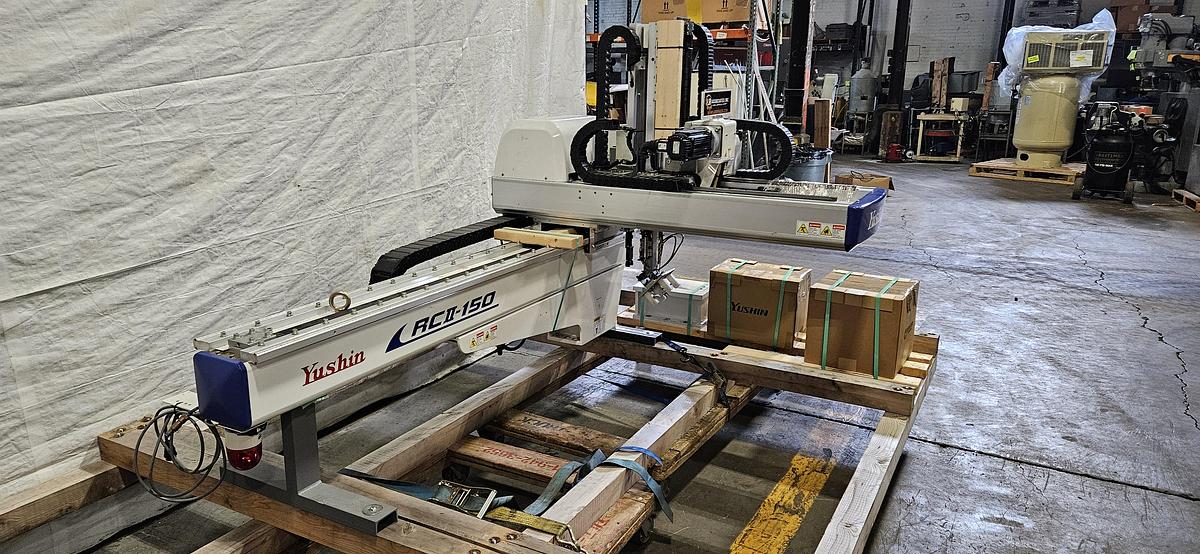 Used YUSHIN RCII-150D-15-95 INJECTION MOLDING ROBOT Factory Refurbished